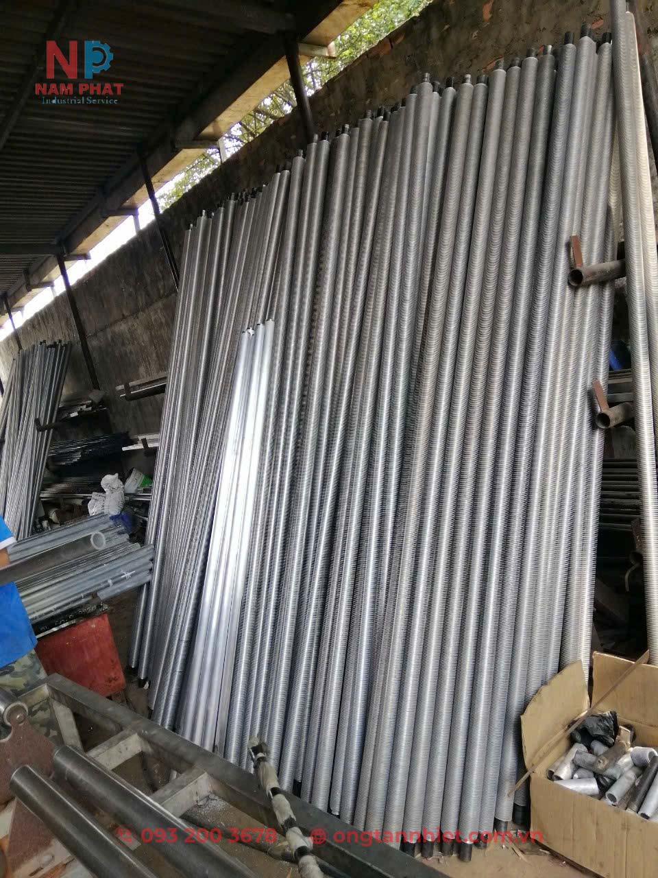 mua-ong-tan-nhiet-canh-inox-phi-34