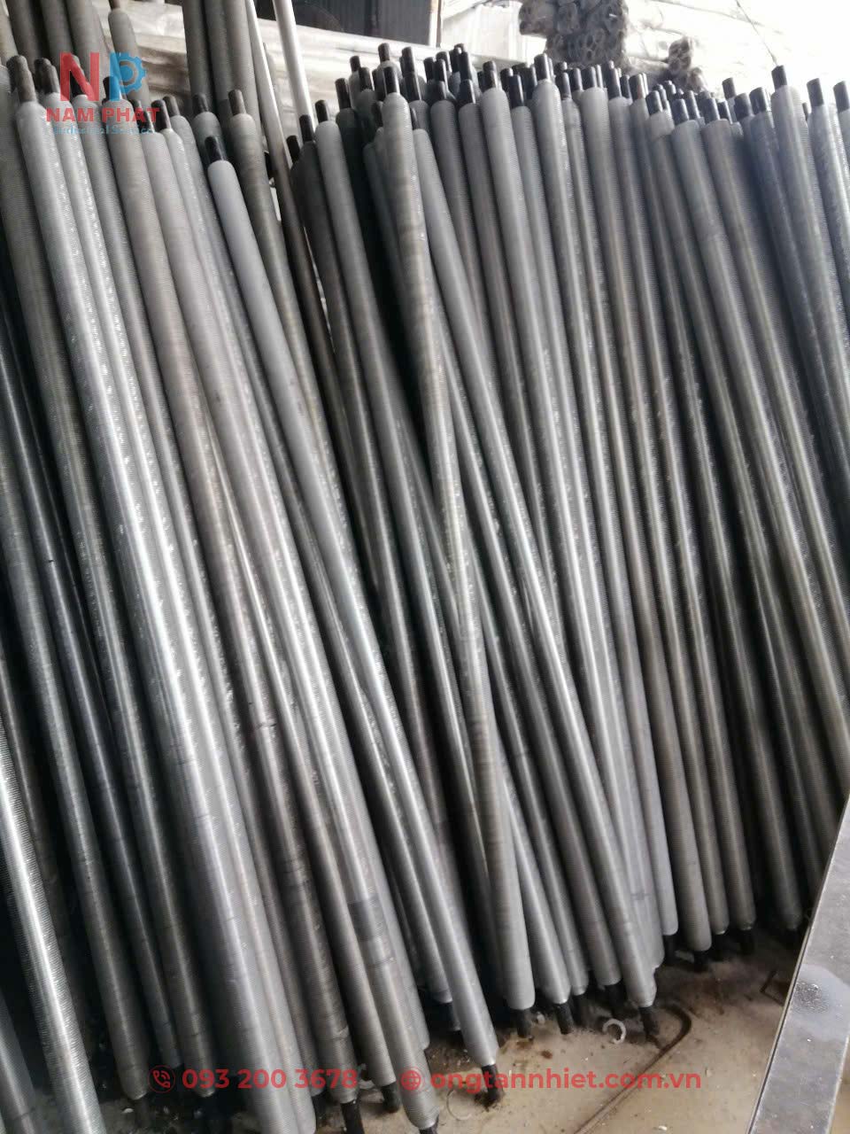 mua-ong-tan-nhiet-canh-inox-phi-34