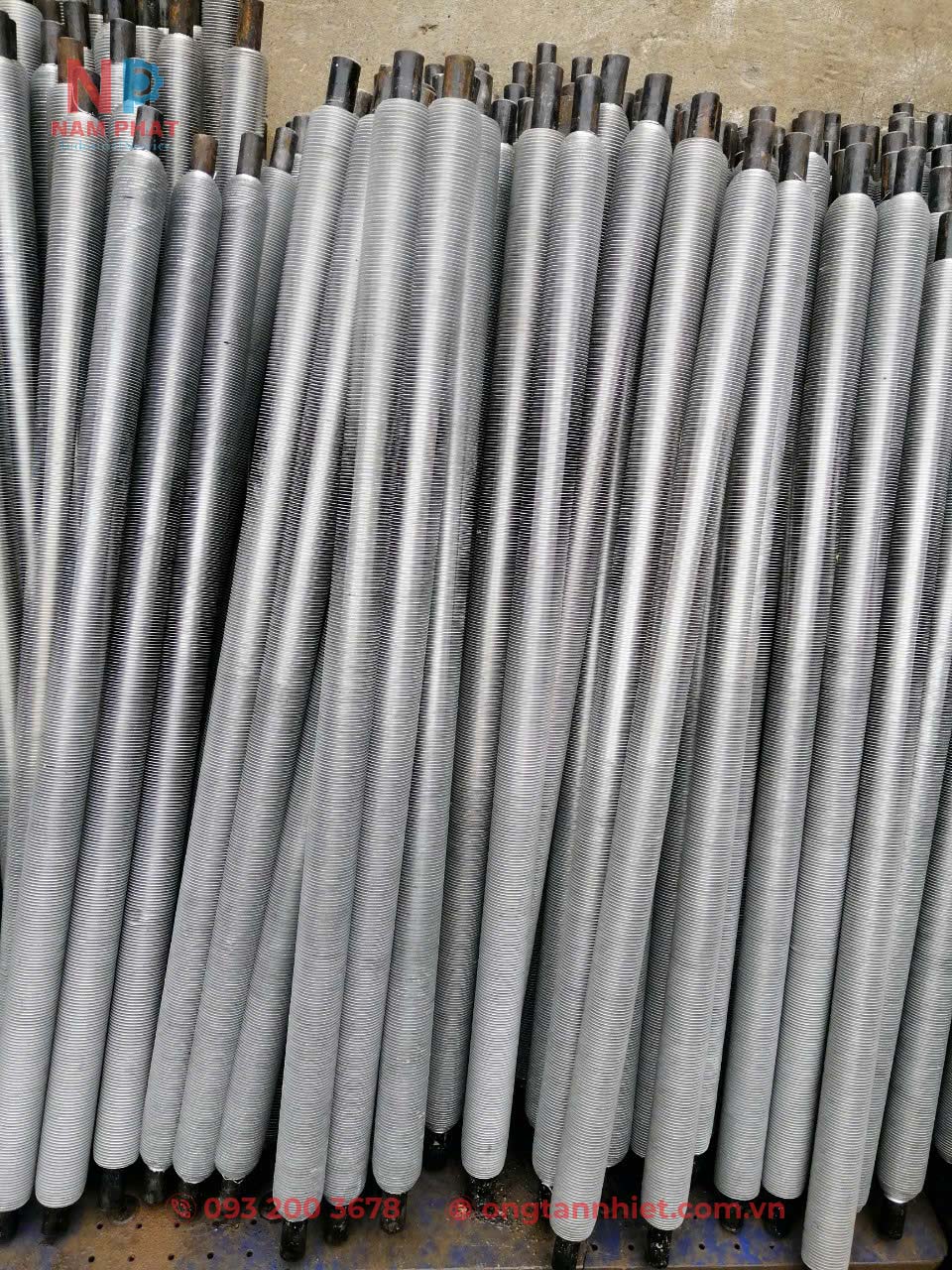 ong-tan-nhiet-canh-nhom-phi-27