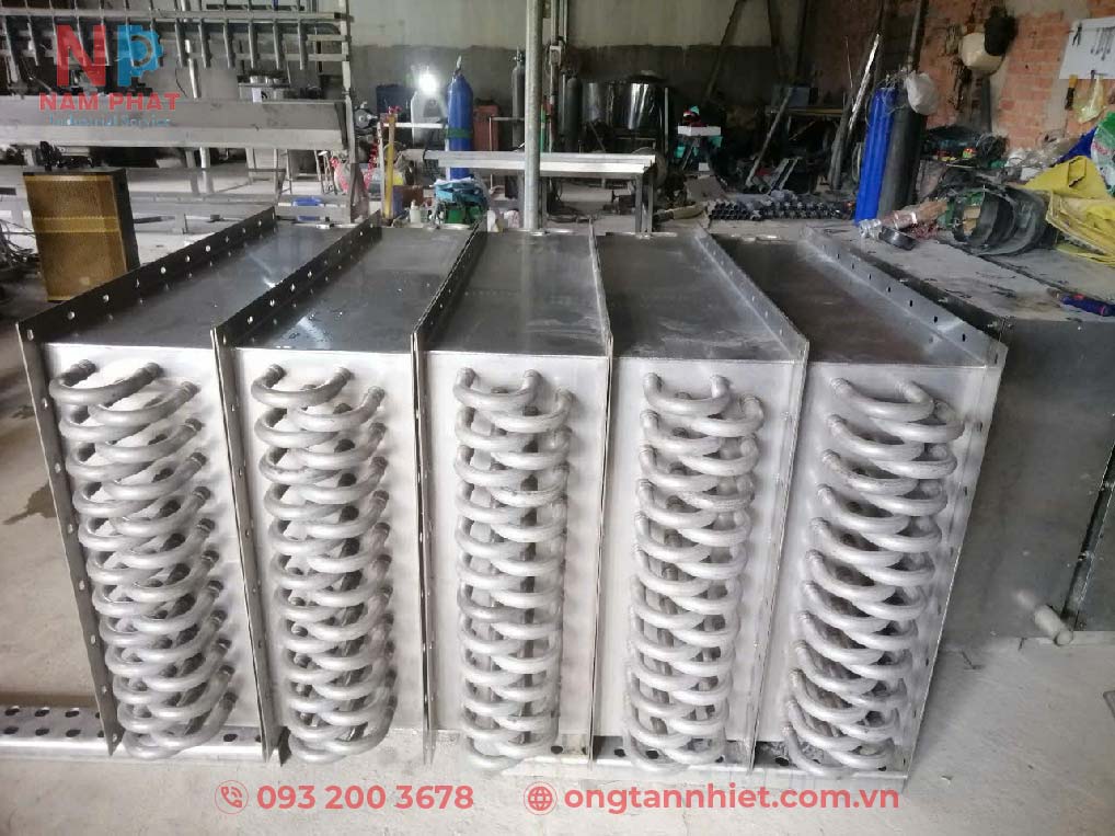 ong-tan-nhiet-canh-nhom-phi-27