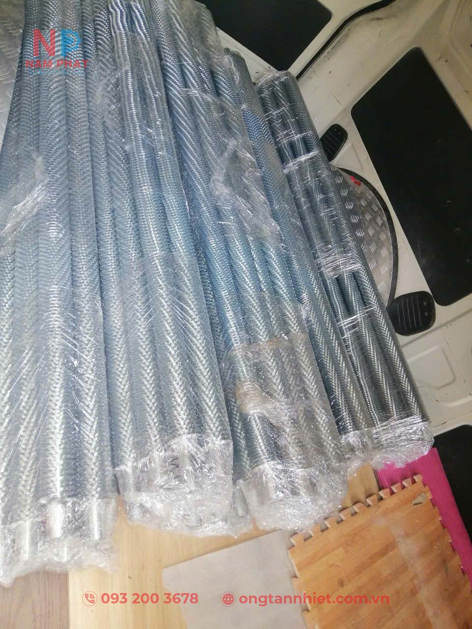 ong-tan-nhiet-canh-nhom-phi-34